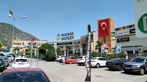 SHOPPING AROUND THE WORLD—TURKEY – Young Hearts Travelers